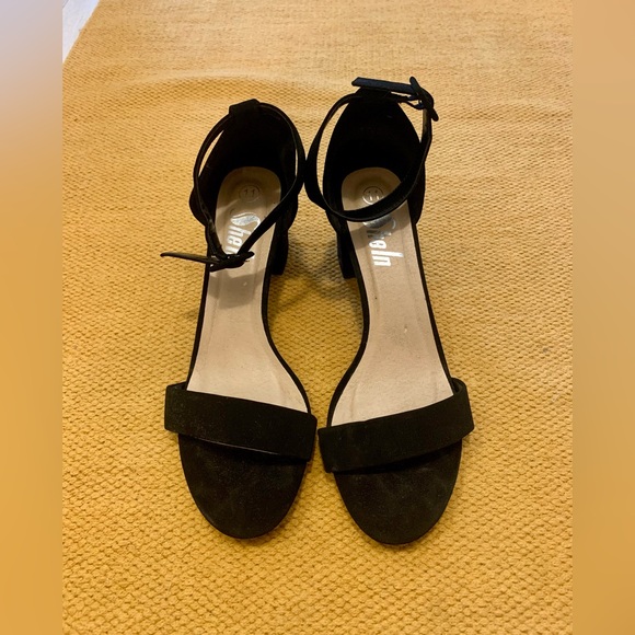 Women’s size 11 high heel shoes - Picture 4 of 4
